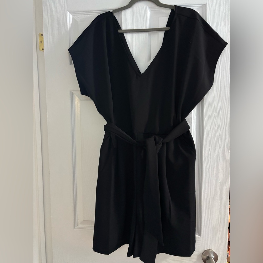 BNWT BLACK ROMPER WITH BELT TIE SIZE 18 - Picture 1 of 4